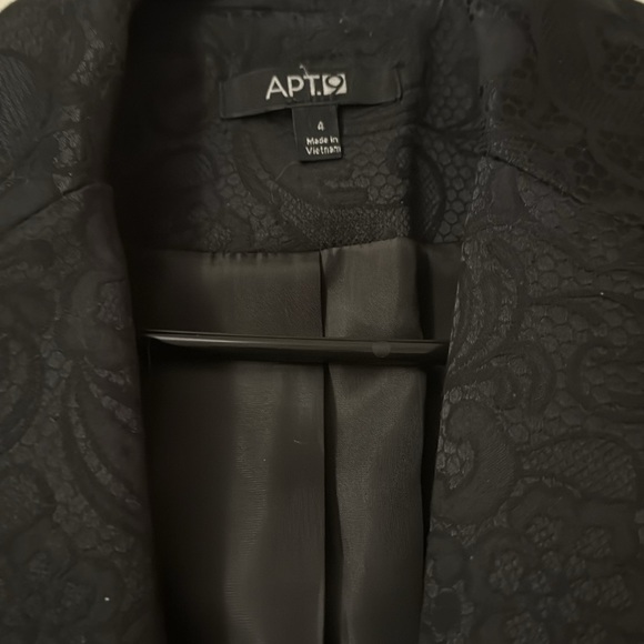 Lace Detail blazer size 4 - Picture 4 of 4